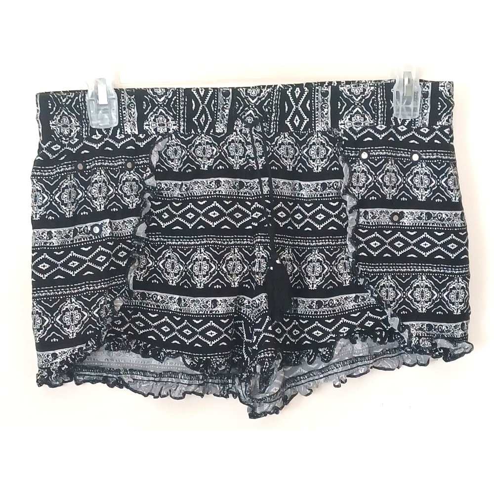 No Boundaries Shorts Womens L 11-13 Black Excellent Boho Geometric Tassel Ruffle